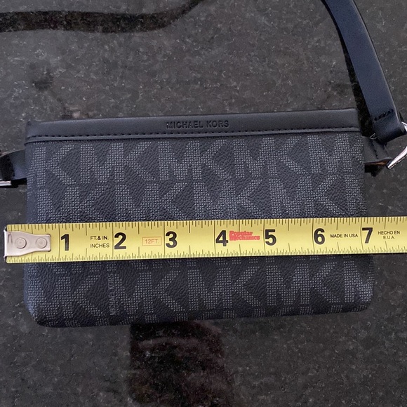 Michael Kors fanny pack - Picture 8 of 9